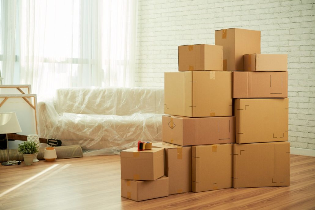 Equipo de profesionales de Vaciados y Limpiezas Jonatan retirando muebles en Bilbao. Empresa de vaciado de casas, pisos, trasteros y locales
